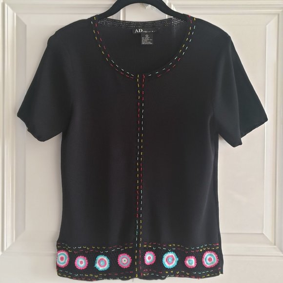 AD Originals Knit Beaded & Embroidered Scoop Neck Short sleeves Womens Top SZ S - Picture 1 of 13